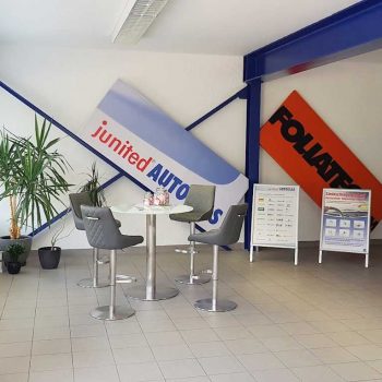 Windschutzscheibe nach einem Steinschlag reparieren oder tauschen: Unser Empfangsbereich in Backnang